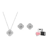 Серебряные серьги-гвоздики (деликатная подарочная коробка)