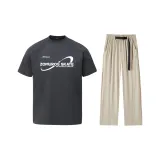 Темно-серый топ + абрикосовые штаны