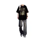 Черная футболка + бирюзовые джинсы