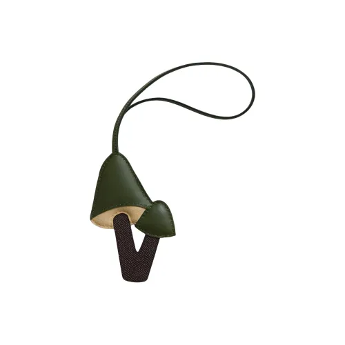 HERMES Сумка с аксессуаром Bag Charm из овечьей и телячьей кожи оливково-зеленый женский