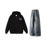 Чёрный топ + Светло-синие штаны