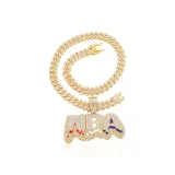 Золотое ожерелье с полностью украшенным горным хрусталем и буквой