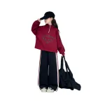 Красный комплект одежды (красный топ + черные штаны)