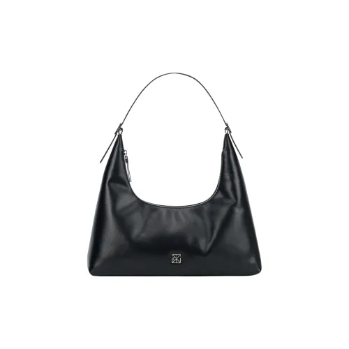 Calvin Klein Сумка через плечо из коровьей кожи среднего размера женская космический черный