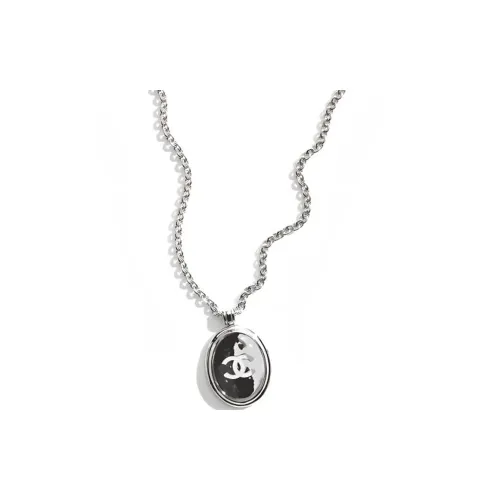 CHANEL Ожерелья Женские