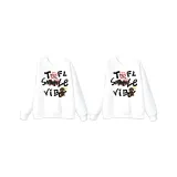 Белый свитшот с круглым вырезом