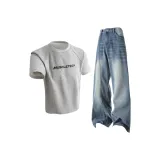 Серый топ + синие штаны