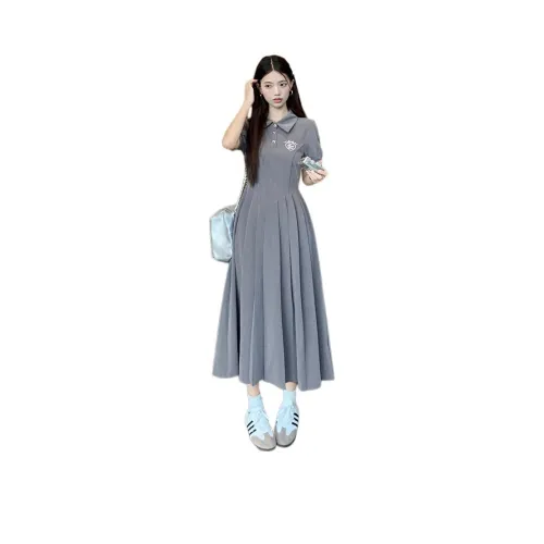 Серые женские короткие платья с рукавами