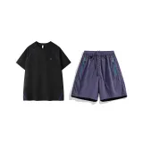 Чёрный топ + фиолетовые штаны