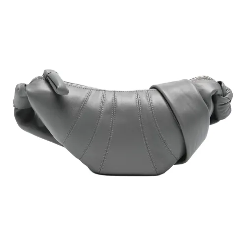 Lemaire Croissant Series Сумка-круассан из овечьей шкуры плечо средний женский серый