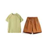 Топ изумрудно-зеленого цвета + шорты кофейного цвета