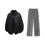 Черная рубашка с длинным рукавом + темно-серые штаны