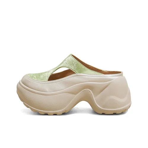 A Poinsettia Princess Домашние тапочки Женские