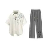 Рубашка с коротким рукавом цвета экрю + штаны темно-серого цвета