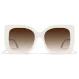 Жемчужно-белый