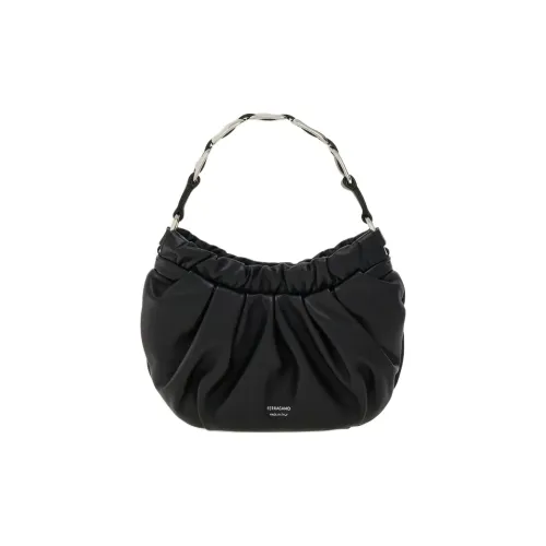 FERRAGAMO Vara кожаная сумка мини женская черная