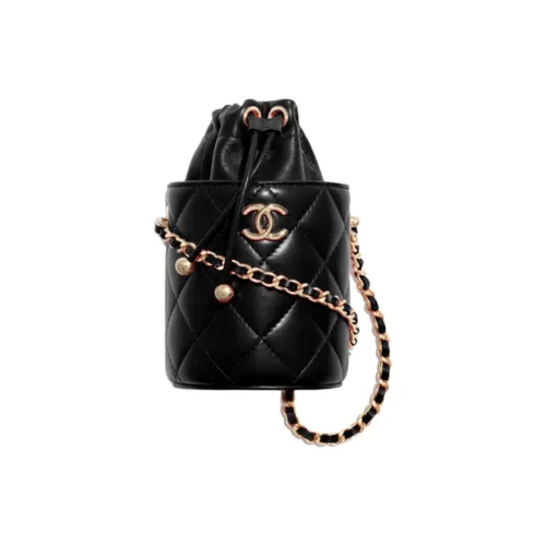 CHANEL Сумки через плечо Женские