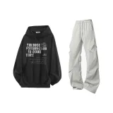 Чёрный свитшот + светло-серые карго штаны