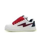 Белый, красный, синий (красные шнурки для обуви).