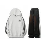 Белый серый топ + черные штаны (с флисовой подкладкой)