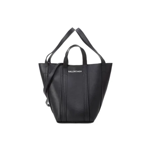 BALENCIAGA Повседневные сумки женские