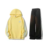 Жёлтый топ + чёрные штаны