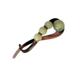 Желтая заколка с закрученным дизайном