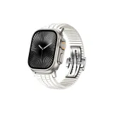 Белый с серебряной застежкой-бабочкой