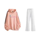 Розовый свитшот + белый деним