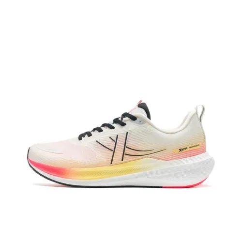 XTEP Urban Jogging Беговые кроссовки Низкий верх Парус Белый Окра Желтый Флуоресцентный Камео Красный Мужской