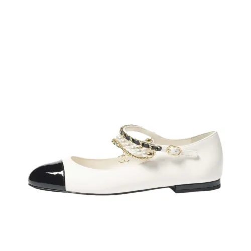 CHANEL 25B Туфли Мэри Джейн с плоской подошвой Женские Белые