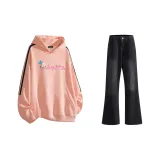 Розовый свитшот + черный и серый деним