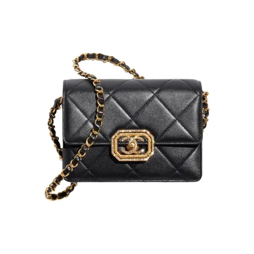 CHANEL Сумки через плечо Женские