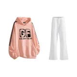 Комплект одежды (Розовый свитшот + Белые джинсы)