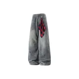 Синие штаны + красный квадратный шарф