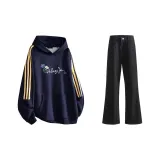 Темно-синий свитшот + черный деним