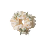 Резинка для волос с бантом из лилий трехкомпонентная