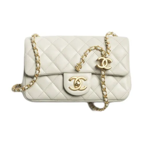 CHANEL Полированная овечья кожа и золото металлические сумки через плечо мини женские светло-серый