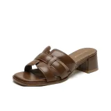 Коричневый