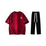 Комплект одежды (Благородный красный футболка с белым логотипом + черные повседневные штаны)