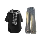 Чёрный топ + жёлтые грязные джинсы