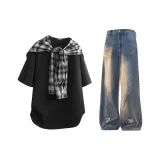 Чёрный топ + винтажные синие джинсовые штаны