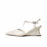 Молочно-белый