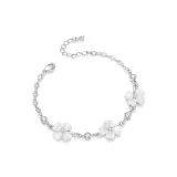 Белый кот, глаз, четырехлистный клевер