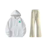 Белый свитшот + желтые грязные джинсы