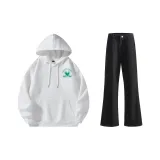 Белый свитшот + черные джинсы