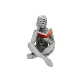 Чтение, сидя