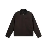 Тёмный шоколадно-умбровый.