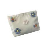 Радужная косметичка, бежевого цвета