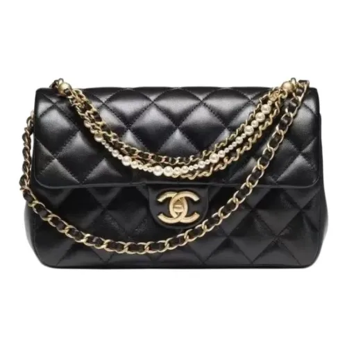 CHANEL Сумки через плечо Женские
